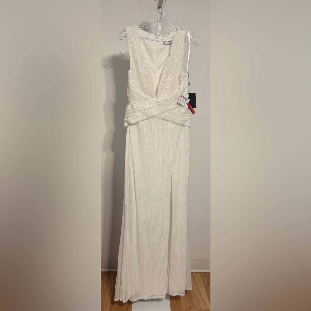 💃🏽IEENA for MAC DUGGAL V-Neck Sequin Wrap Waist Gown. Color: White. Size: 10 - Picture 3 of 11